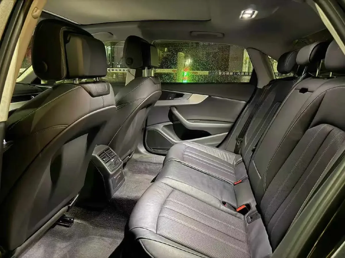 2020 Audi A4L 2.0T 190HP L4 7DCT,autocango,china used car exporter,china ev exporter,chinese used car exporter,chinese used ev exporter