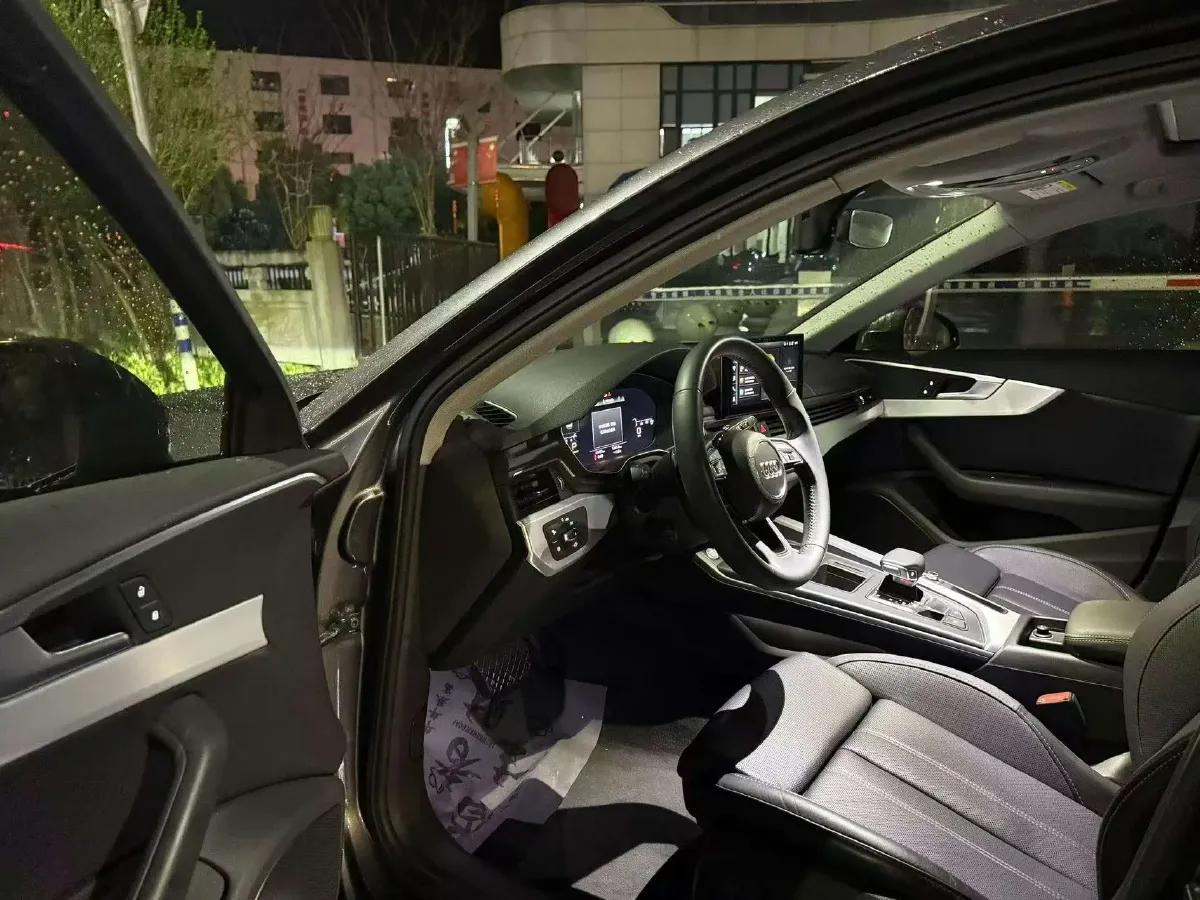 2020 Audi A4L 2.0T 190HP L4 7DCT,autocango,china used car exporter,china ev exporter,chinese used car exporter,chinese used ev exporter