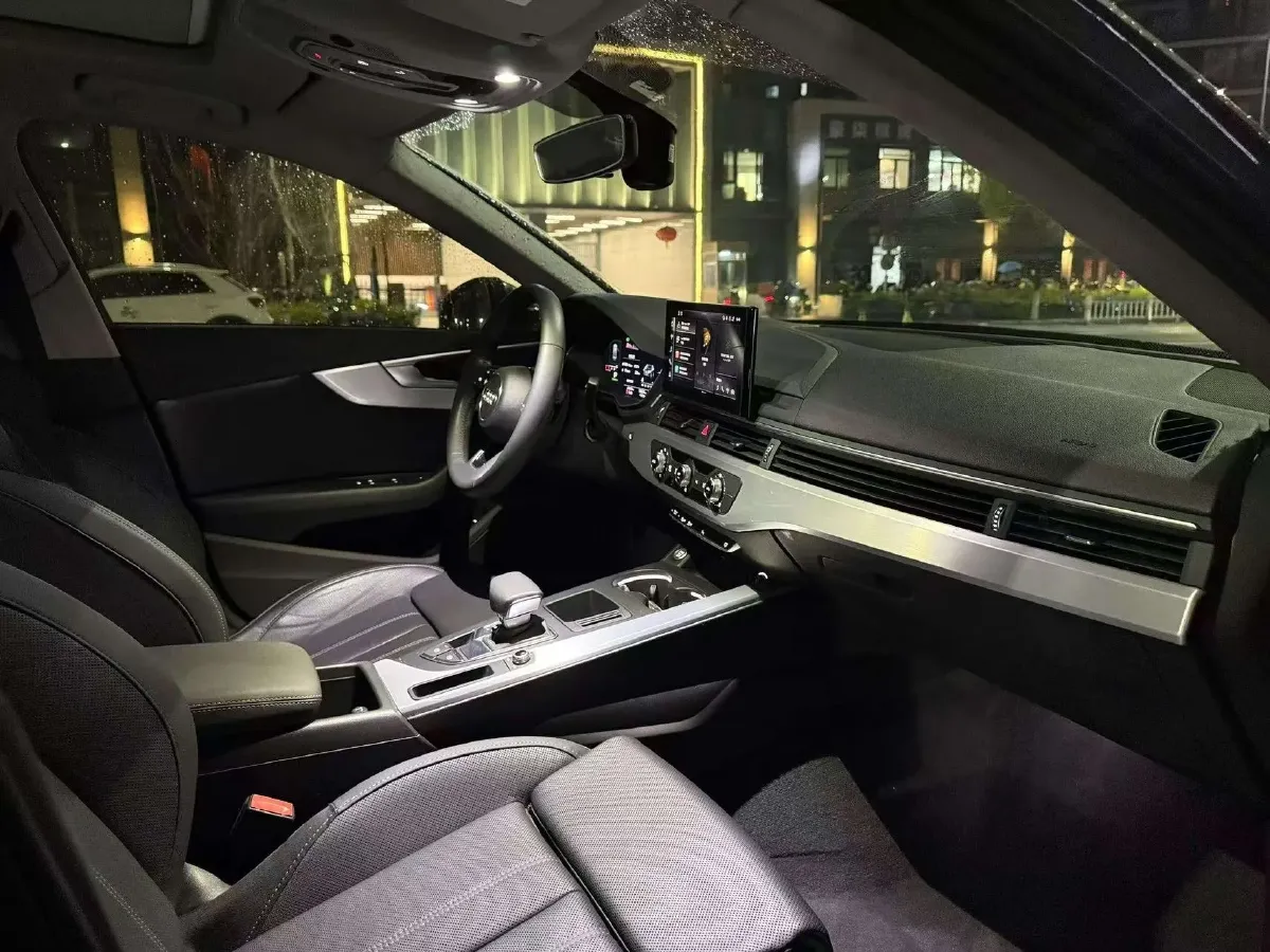 2020 Audi A4L 2.0T 190HP L4 7DCT,autocango,china used car exporter,china ev exporter,chinese used car exporter,chinese used ev exporter