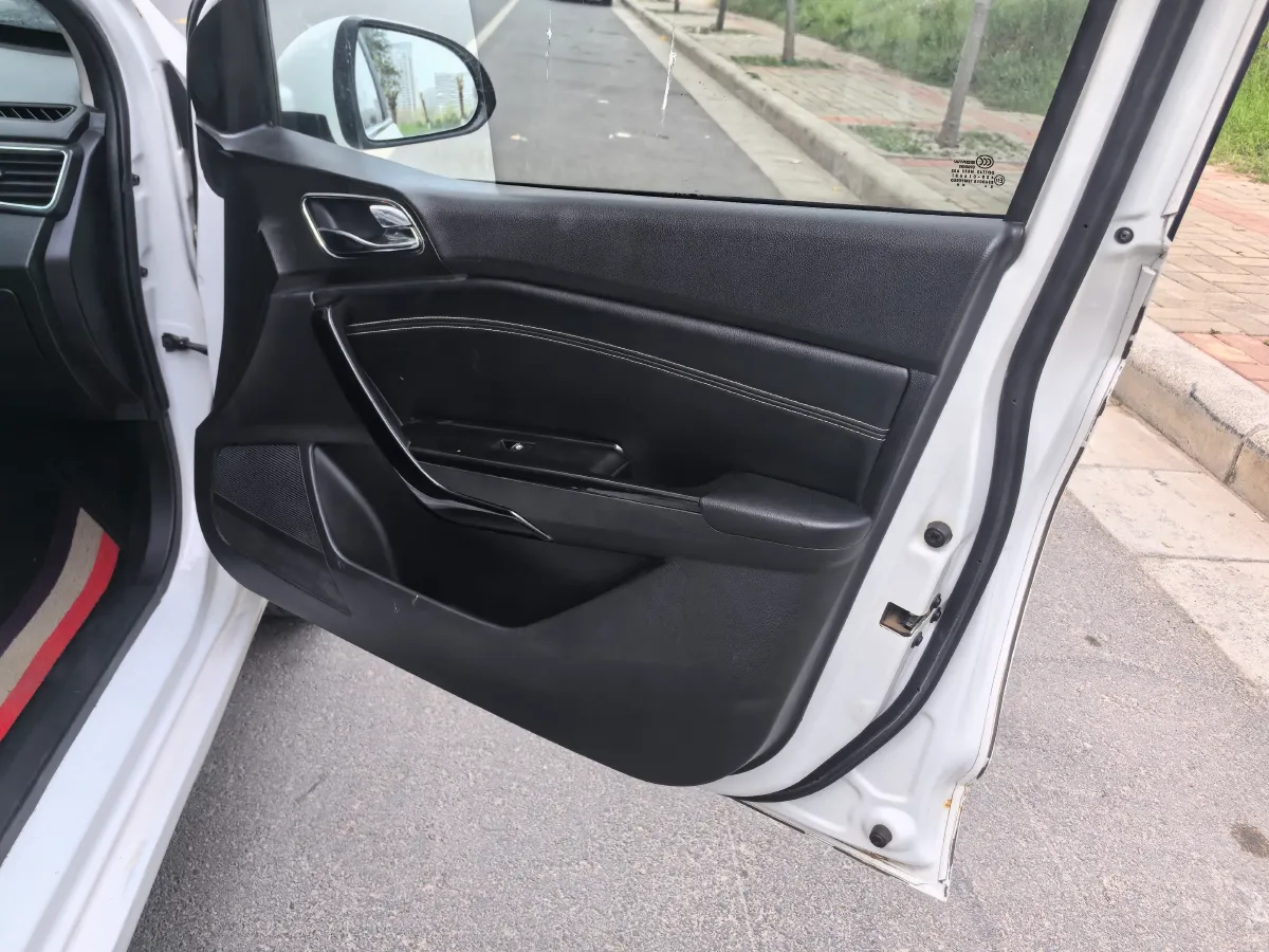 2018 BaoJun 360 1.5L 112HP L4 6MT,autocango,china used car exporter,china ev exporter,chinese used car exporter,chinese used ev exporter