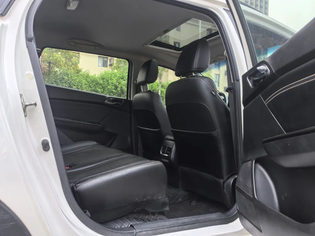 2018 BaoJun 360 1.5L 112HP L4 6MT,autocango,china used car exporter,china ev exporter,chinese used car exporter,chinese used ev exporter