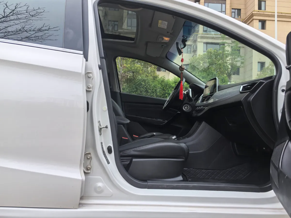 2018 BaoJun 360 1.5L 112HP L4 6MT,autocango,china used car exporter,china ev exporter,chinese used car exporter,chinese used ev exporter