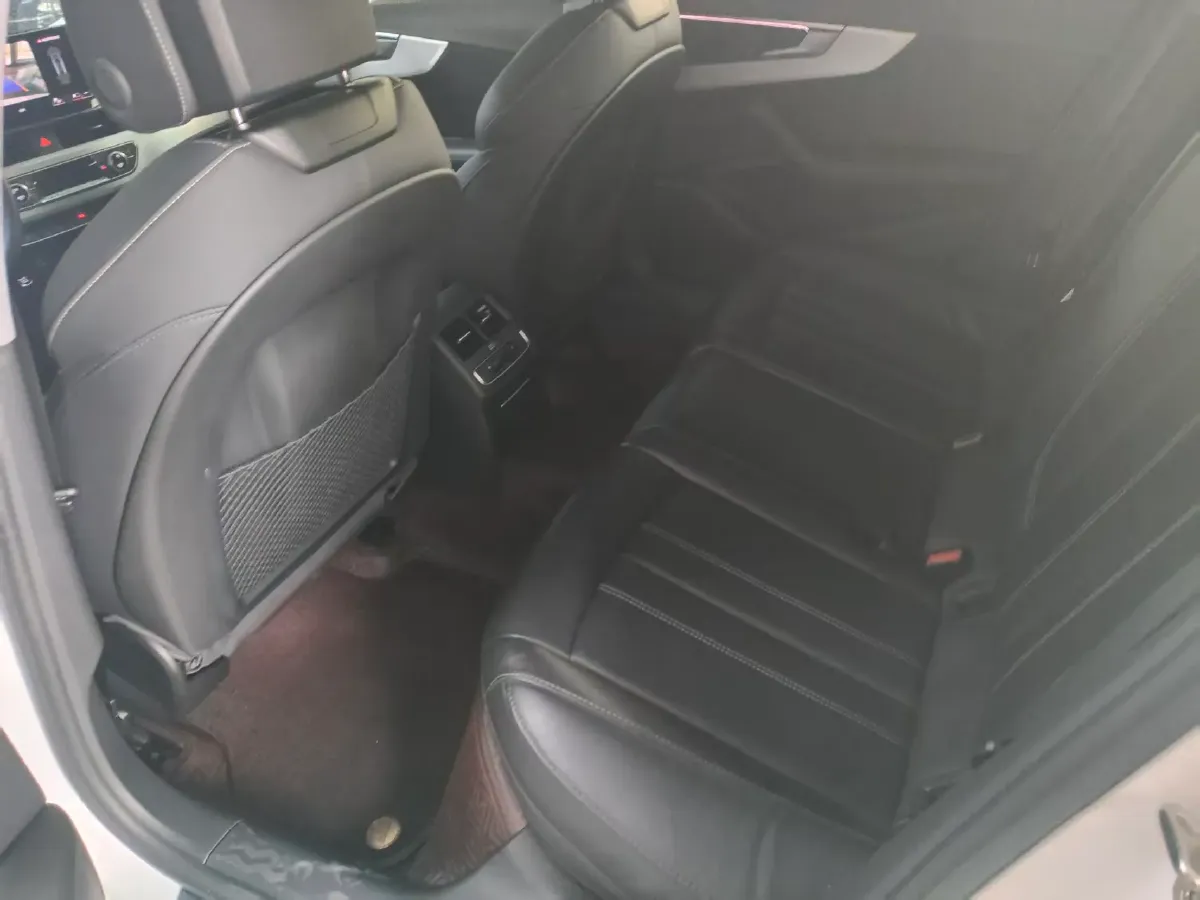 2022 Audi A4L 2.0T 190HP L4 7DCT,autocango,china used car exporter,china ev exporter,chinese used car exporter,chinese used ev exporter