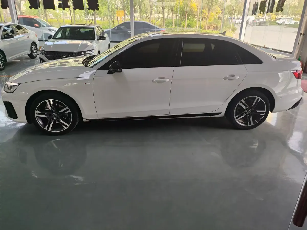 2022 Audi A4L 2.0T 190HP L4 7DCT,autocango,china used car exporter,china ev exporter,chinese used car exporter,chinese used ev exporter