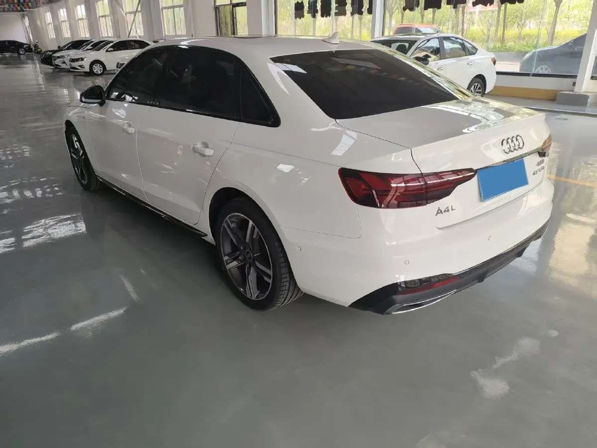 2022 Audi A4L 2.0T 190HP L4 7DCT,autocango,china used car exporter,china ev exporter,chinese used car exporter,chinese used ev exporter