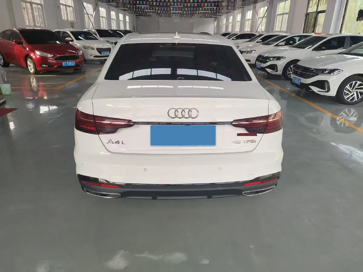 2022 Audi A4L 2.0T 190HP L4 7DCT,autocango,china used car exporter,china ev exporter,chinese used car exporter,chinese used ev exporter