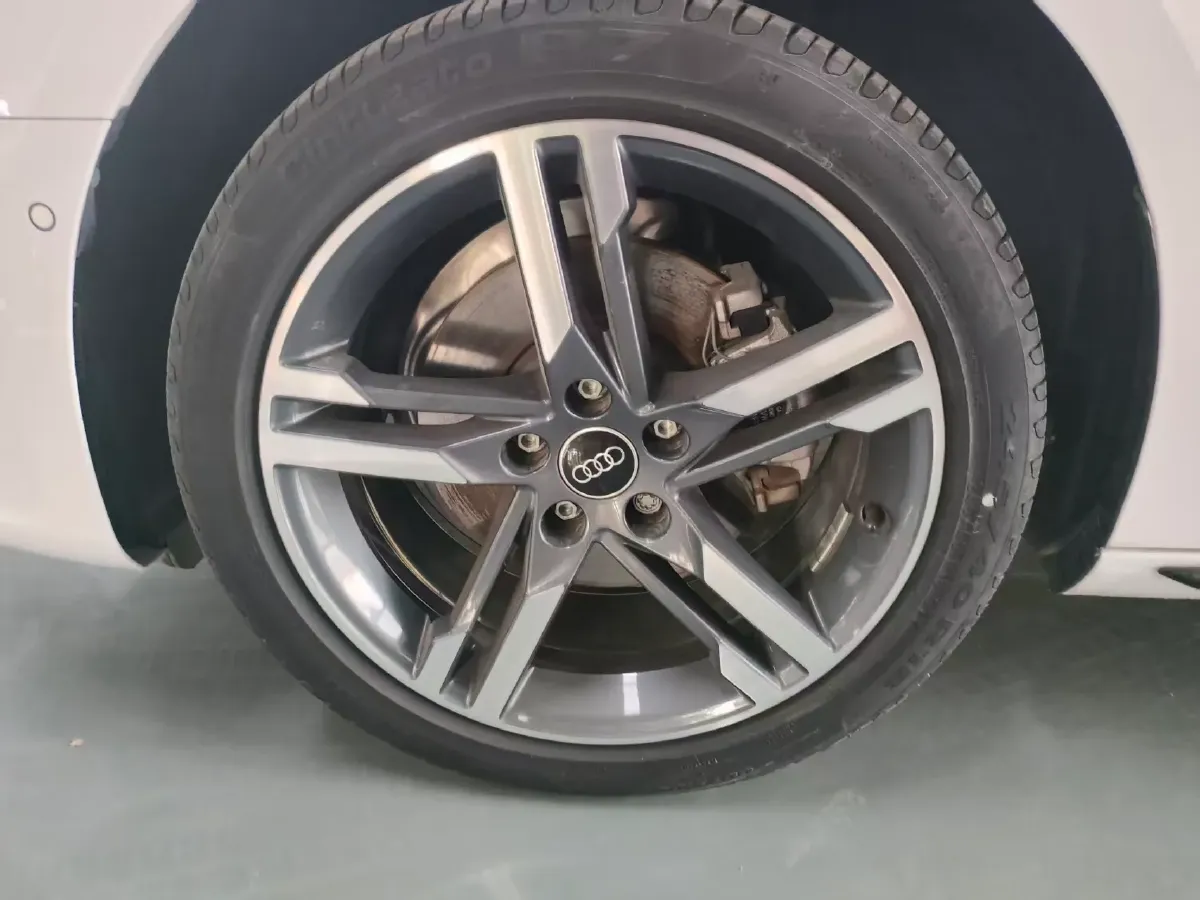 2022 Audi A4L 2.0T 190HP L4 7DCT,autocango,china used car exporter,china ev exporter,chinese used car exporter,chinese used ev exporter