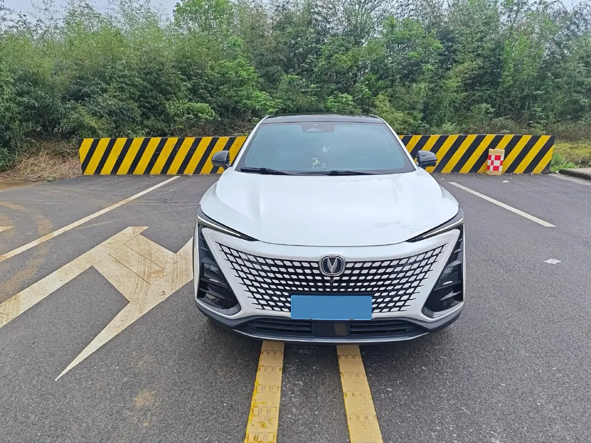 2022 ChangAn UNI-T 1.5T 188HP L4 7DCT,autocango,china used car exporter,china ev exporter,chinese used car exporter,chinese used ev exporter