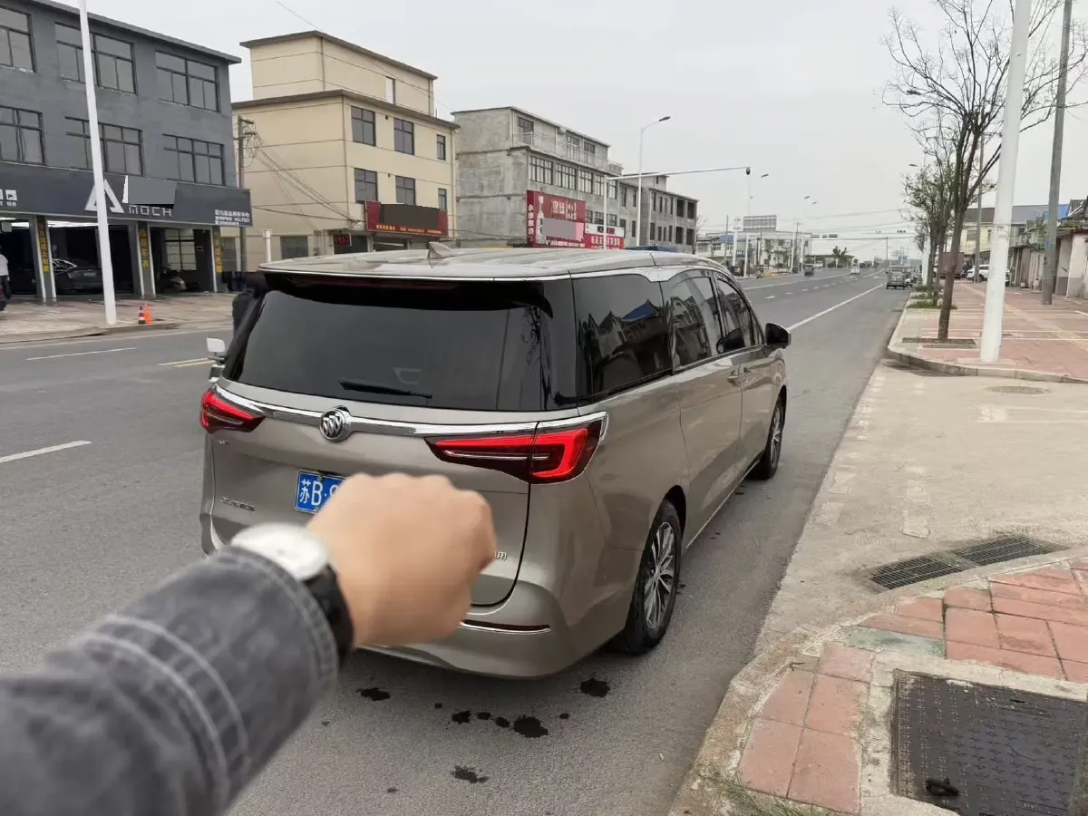 2022 Buick GL8 2.0T 237HP L4 9AT,autocango,china used car exporter,china ev exporter,chinese used car exporter,chinese used ev exporter