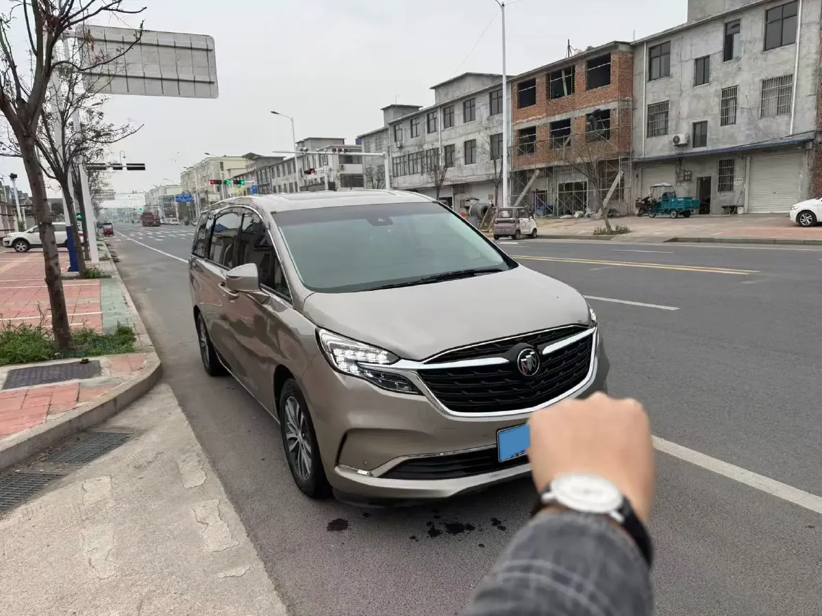 2022 Buick GL8 2.0T 237HP L4 9AT,autocango,china used car exporter,china ev exporter,chinese used car exporter,chinese used ev exporter