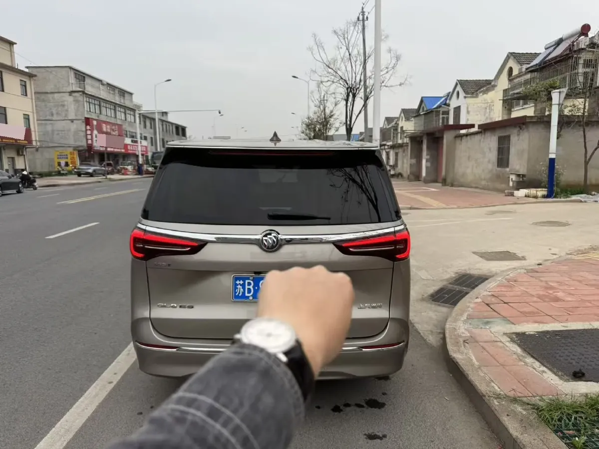 2022 Buick GL8 2.0T 237HP L4 9AT,autocango,china used car exporter,china ev exporter,chinese used car exporter,chinese used ev exporter