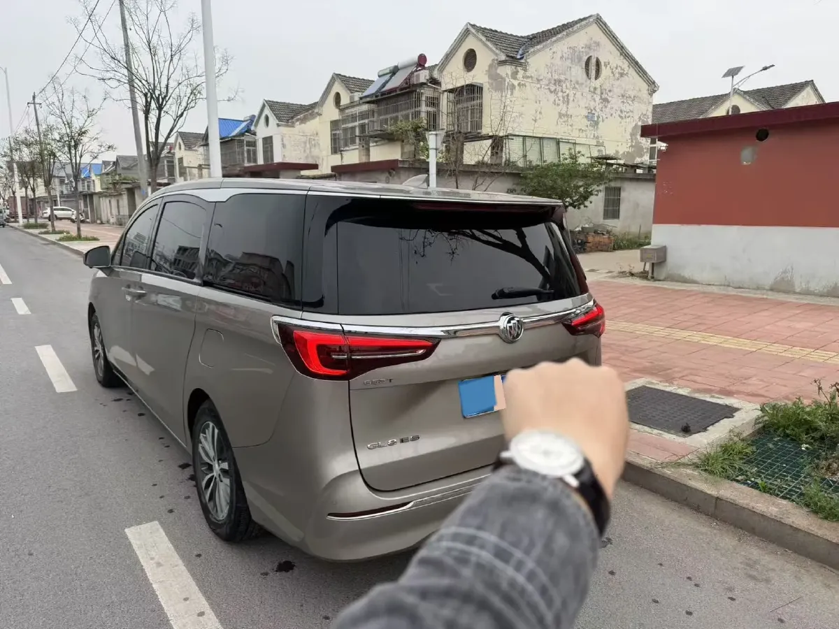 2022 Buick GL8 2.0T 237HP L4 9AT,autocango,china used car exporter,china ev exporter,chinese used car exporter,chinese used ev exporter