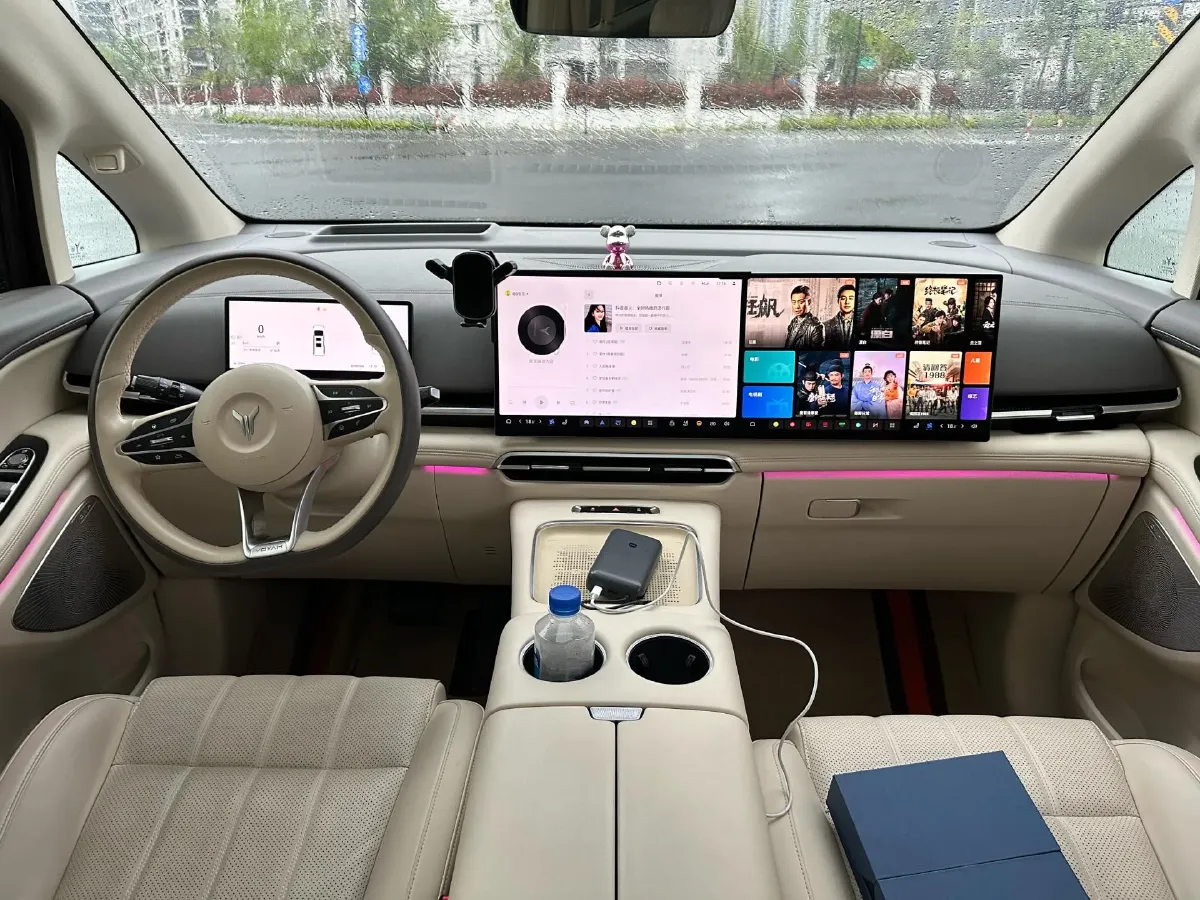 2025 Voyah Dream 1.5T 150HP L4 PHEV 41.7KWH,autocango,china used car exporter,china ev exporter,chinese used car exporter,chinese used ev exporter