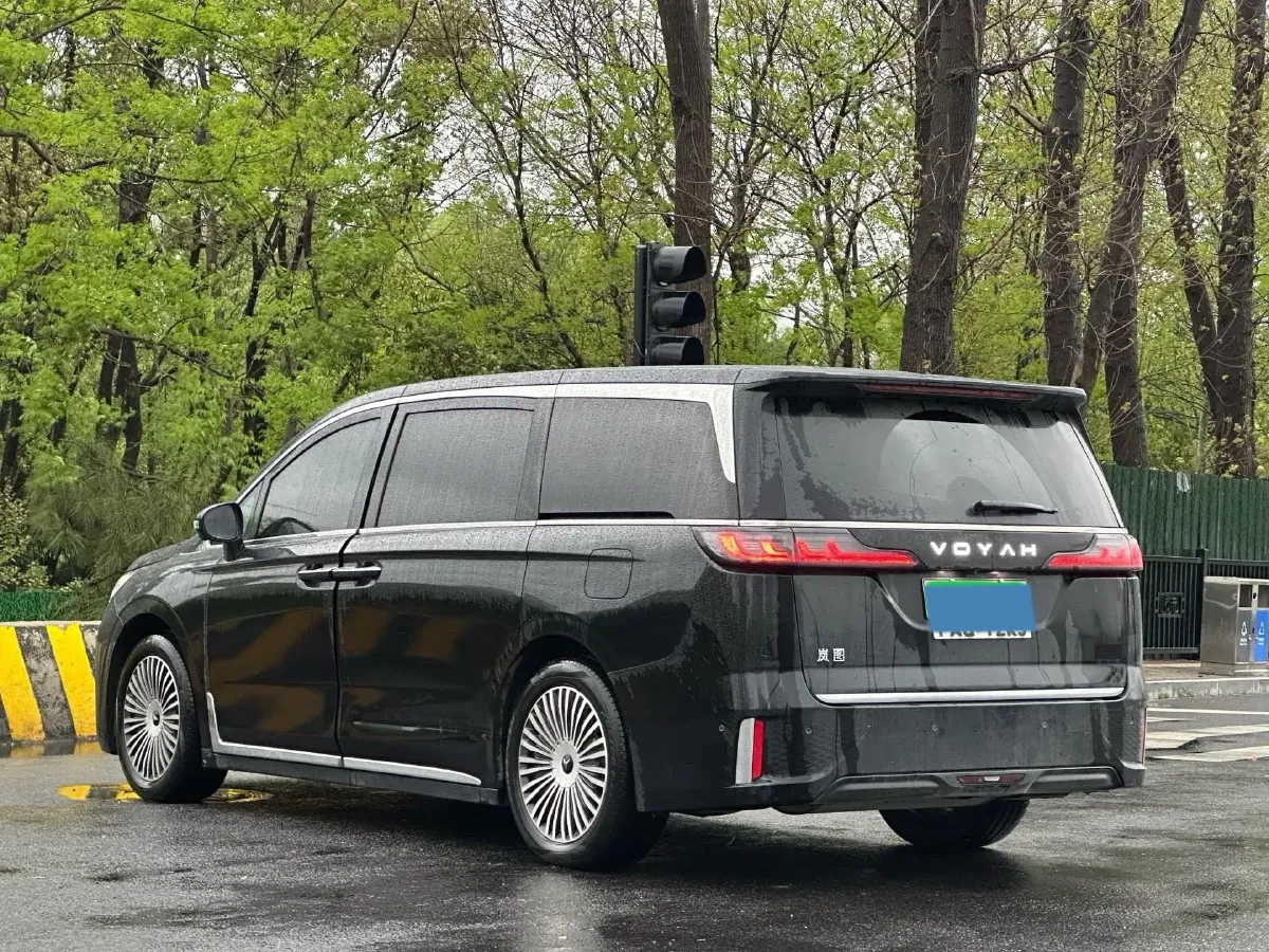2025 Voyah Dream 1.5T 150HP L4 PHEV 41.7KWH,autocango,china used car exporter,china ev exporter,chinese used car exporter,chinese used ev exporter
