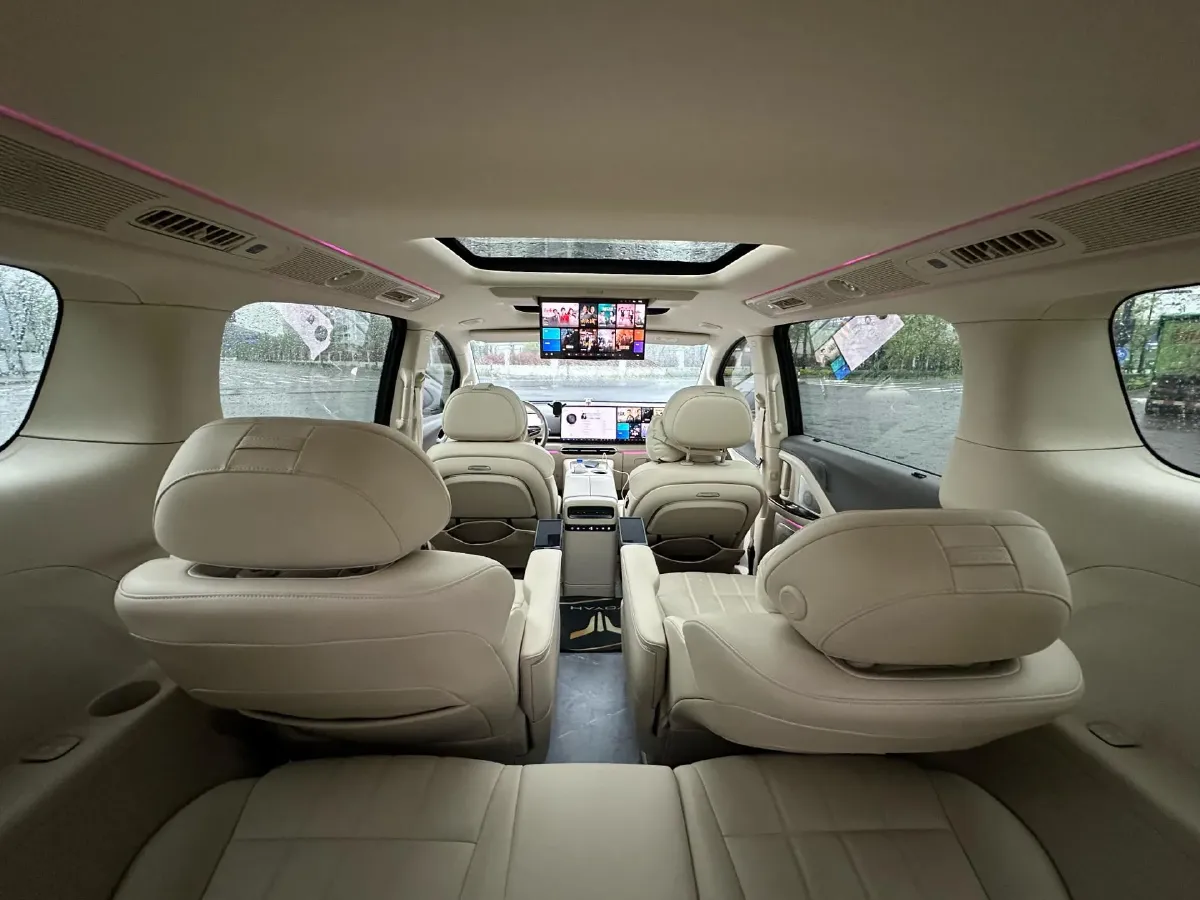 2025 Voyah Dream 1.5T 150HP L4 PHEV 41.7KWH,autocango,china used car exporter,china ev exporter,chinese used car exporter,chinese used ev exporter