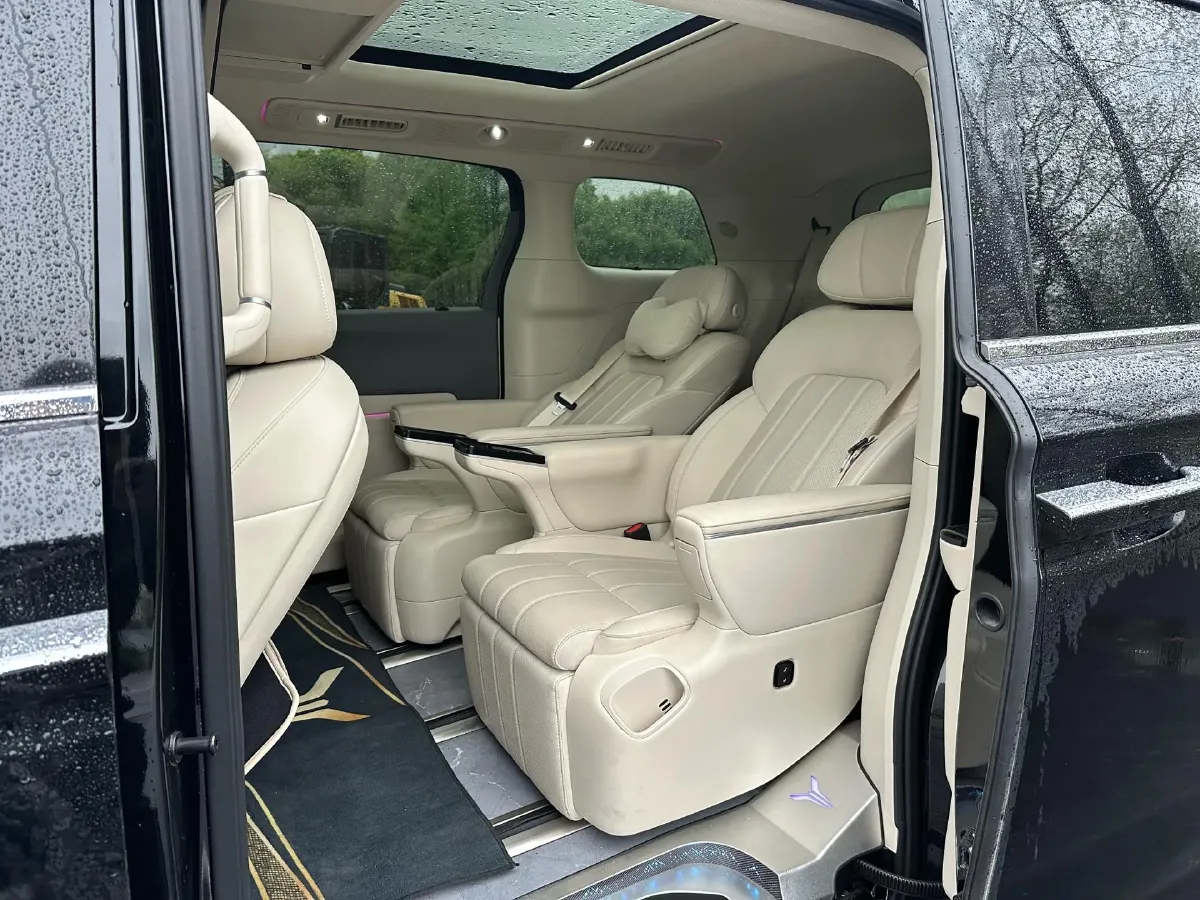 2025 Voyah Dream 1.5T 150HP L4 PHEV 41.7KWH,autocango,china used car exporter,china ev exporter,chinese used car exporter,chinese used ev exporter