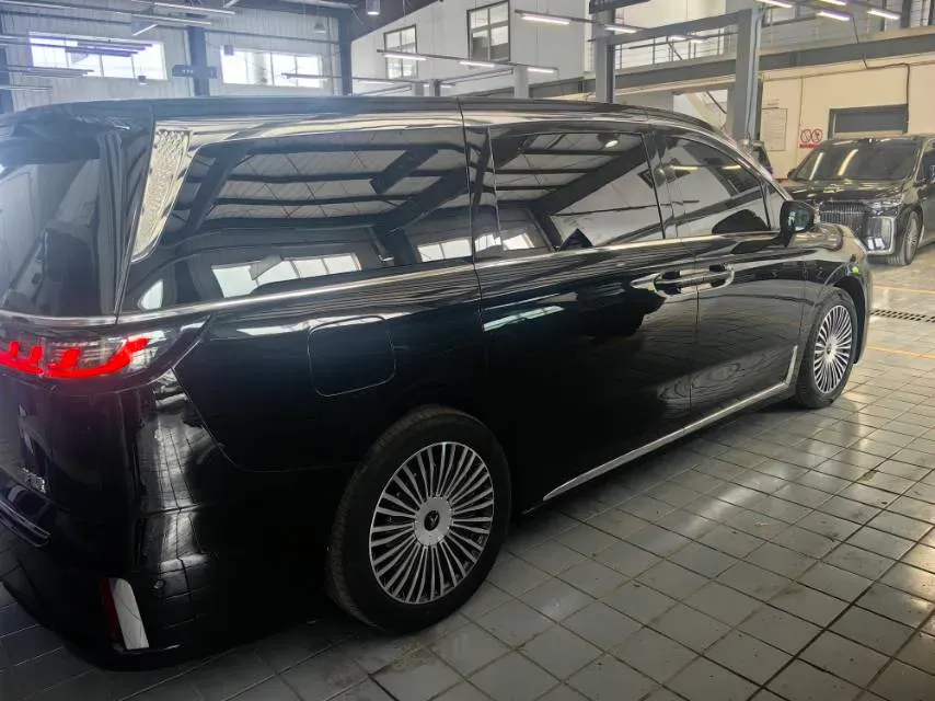 2025 Voyah Dream 1.5T 150HP L4 PHEV 41.7KWH,autocango,china used car exporter,china ev exporter,chinese used car exporter,chinese used ev exporter