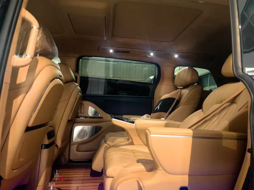 2025 Voyah Dream 1.5T 150HP L4 PHEV 41.7KWH,autocango,china used car exporter,china ev exporter,chinese used car exporter,chinese used ev exporter