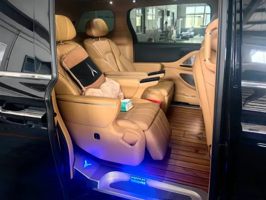 2025 Voyah Dream 1.5T 150HP L4 PHEV 41.7KWH,autocango,china used car exporter,china ev exporter,chinese used car exporter,chinese used ev exporter