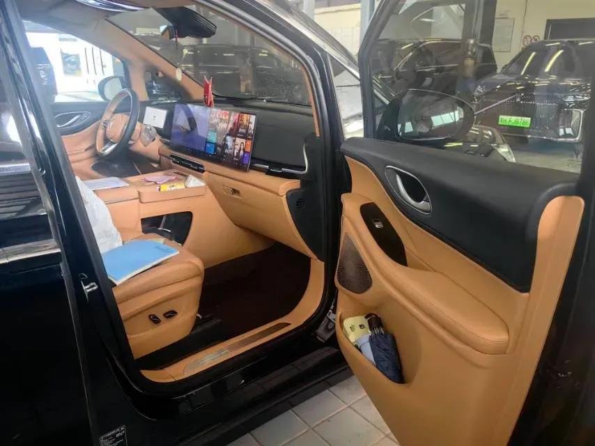 2025 Voyah Dream 1.5T 150HP L4 PHEV 41.7KWH,autocango,china used car exporter,china ev exporter,chinese used car exporter,chinese used ev exporter