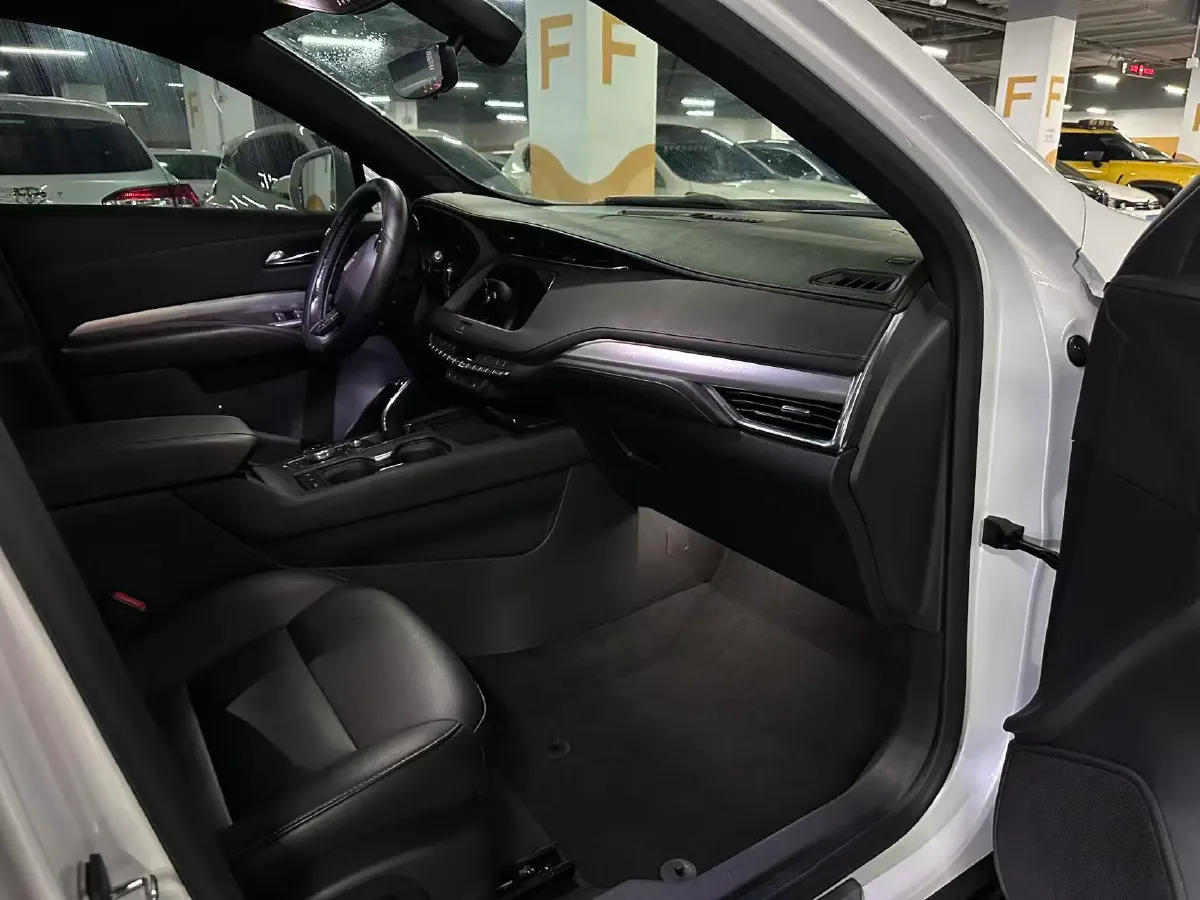 2020 Cadillac XT4 2.0T 237HP L4 9AT,autocango,china used car exporter,china ev exporter,chinese used car exporter,chinese used ev exporter