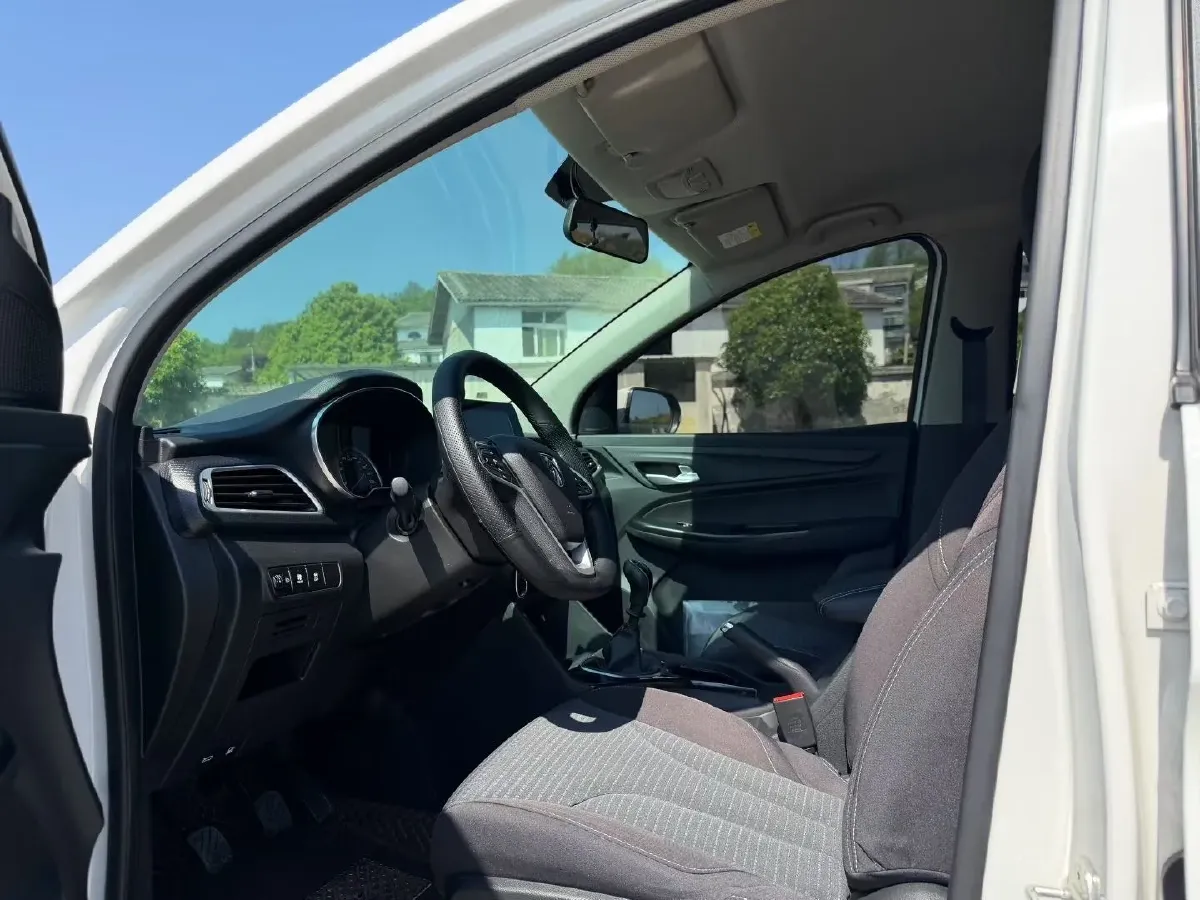 2019 BaoJun 730 1.5L 112HP L4 6MT,autocango,china used car exporter,china ev exporter,chinese used car exporter,chinese used ev exporter