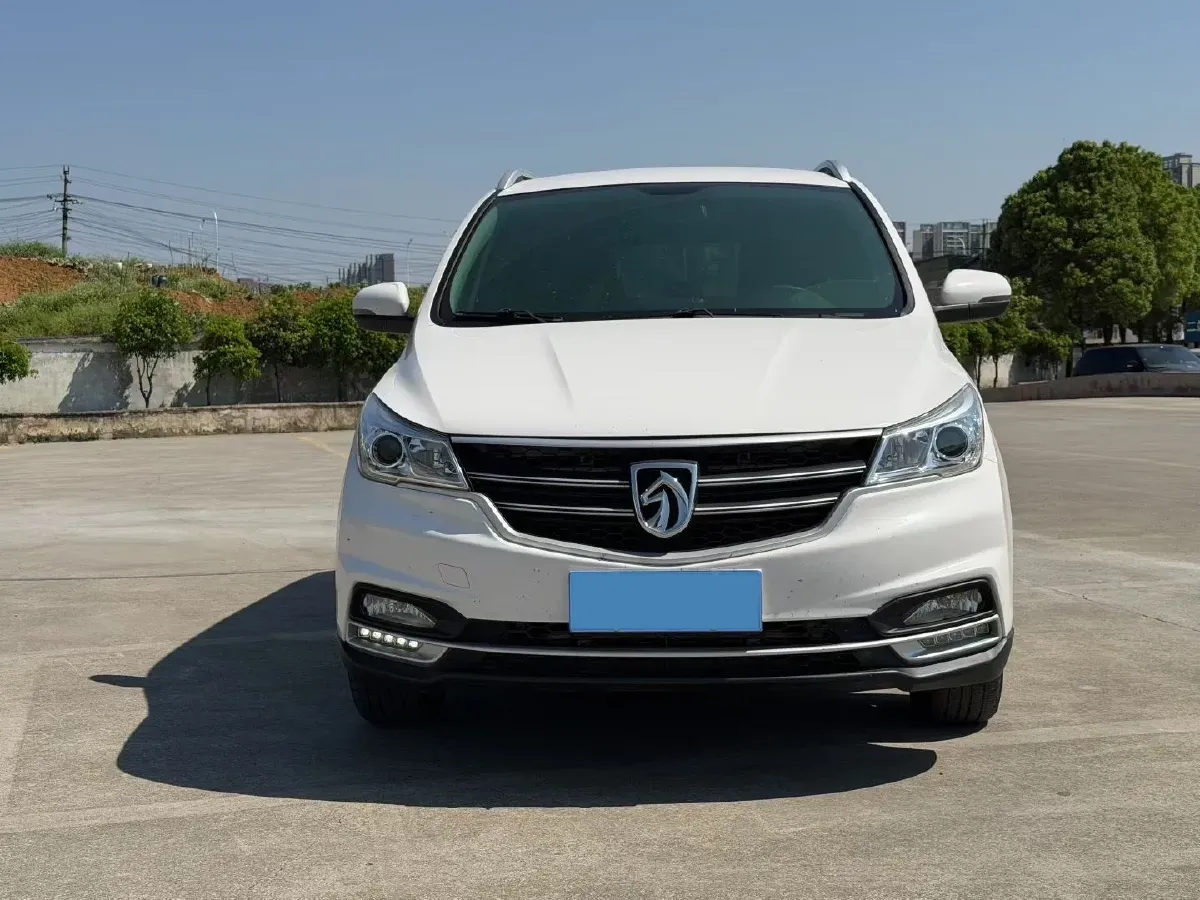 2019 BaoJun 730 1.5L 112HP L4 6MT,autocango,china used car exporter,china ev exporter,chinese used car exporter,chinese used ev exporter