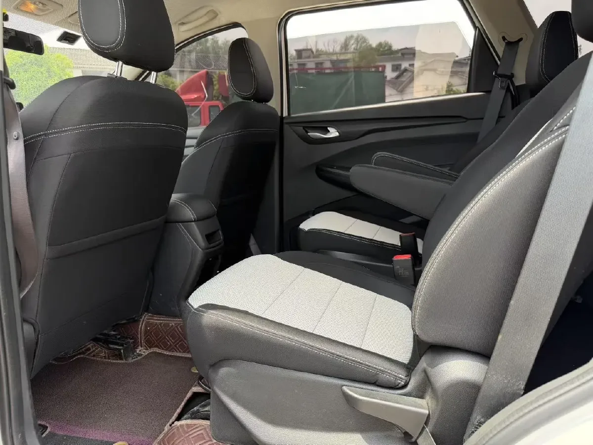 2019 WuLing HongGuang S3 1.5L 99HP L4 6MT,autocango,china used car exporter,china ev exporter,chinese used car exporter,chinese used ev exporter