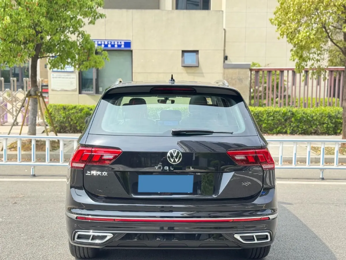 2025 Volkswagen Tiguan L 2.0T 186HP L4 7DCT,autocango,china used car exporter,china ev exporter,chinese used car exporter,chinese used ev exporter