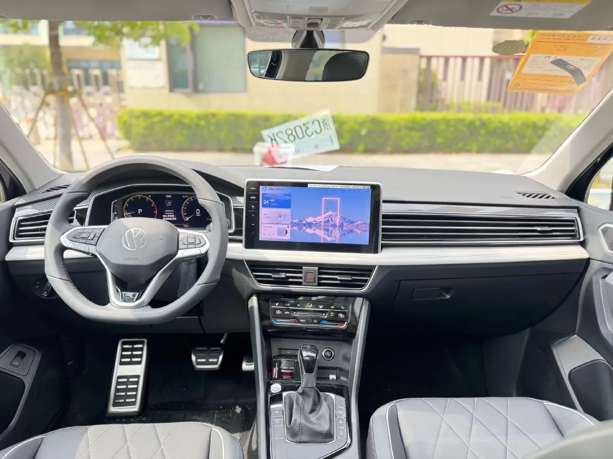 2025 Volkswagen Tiguan L 2.0T 186HP L4 7DCT,autocango,china used car exporter,china ev exporter,chinese used car exporter,chinese used ev exporter