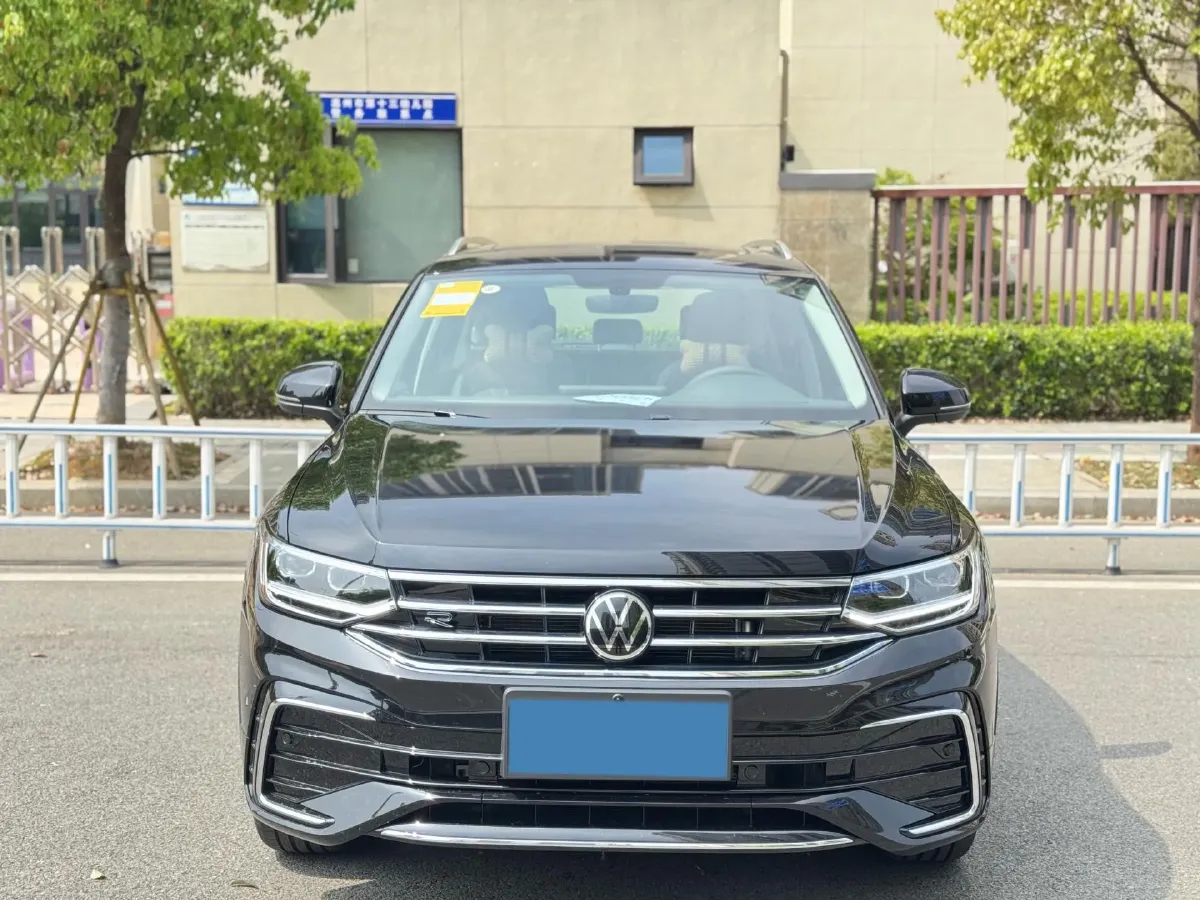 2025 Volkswagen Tiguan L 2.0T 186HP L4 7DCT,autocango,china used car exporter,china ev exporter,chinese used car exporter,chinese used ev exporter