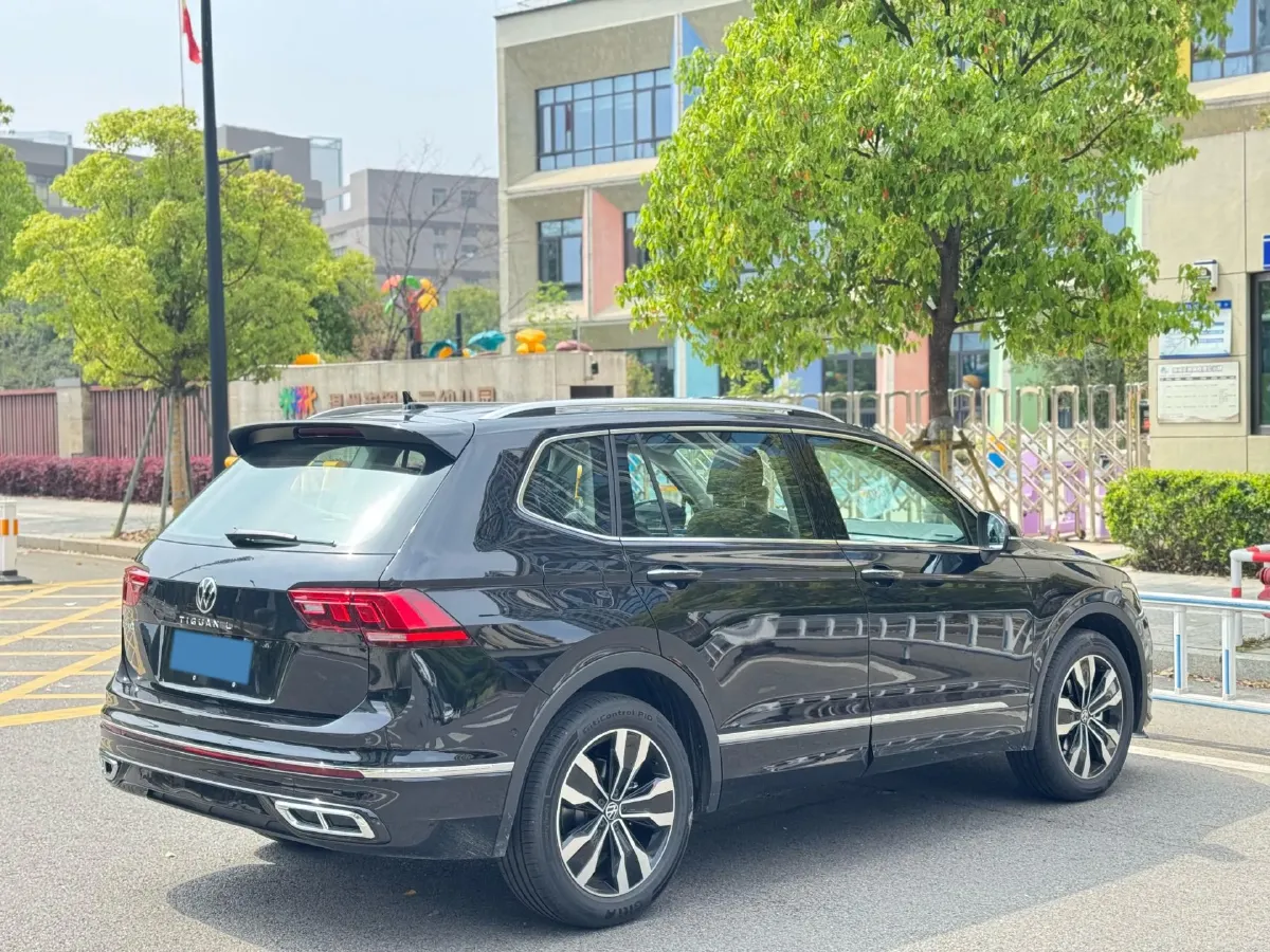 2025 Volkswagen Tiguan L 2.0T 186HP L4 7DCT,autocango,china used car exporter,china ev exporter,chinese used car exporter,chinese used ev exporter