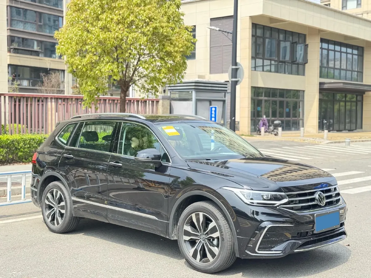 2025 Volkswagen Tiguan L 2.0T 186HP L4 7DCT,autocango,china used car exporter,china ev exporter,chinese used car exporter,chinese used ev exporter