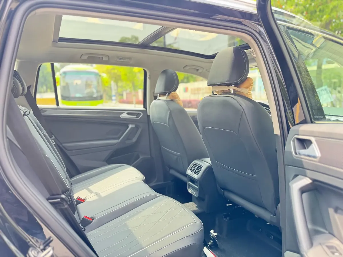 2025 Volkswagen Tiguan L 2.0T 186HP L4 7DCT,autocango,china used car exporter,china ev exporter,chinese used car exporter,chinese used ev exporter