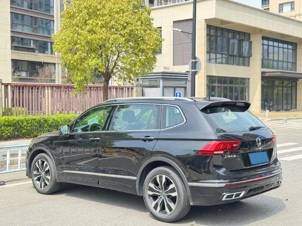 2025 Volkswagen Tiguan L 2.0T 186HP L4 7DCT,autocango,china used car exporter,china ev exporter,chinese used car exporter,chinese used ev exporter