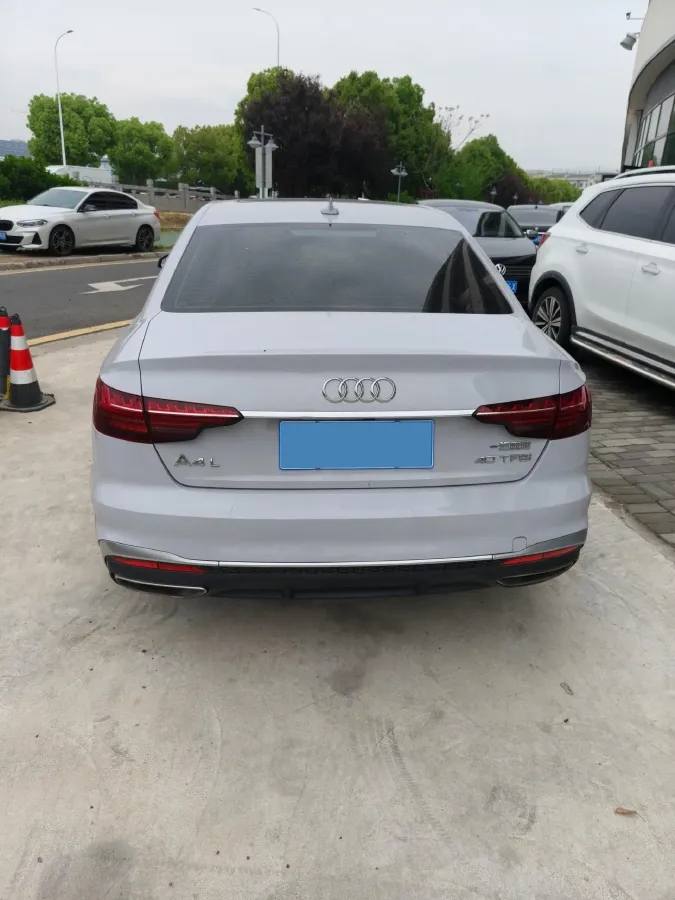 2020 Audi A4L 2.0T 190HP L4 7DCT,autocango,china used car exporter,china ev exporter,chinese used car exporter,chinese used ev exporter