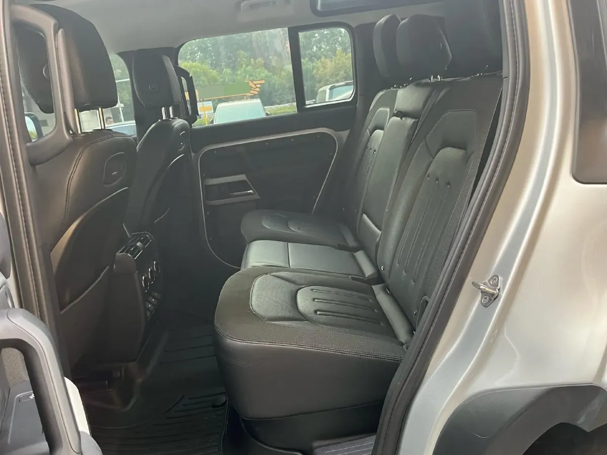 2022 Land Rover Defender 3.0T 400HP L6 8AT,autocango,china used car exporter,china ev exporter,chinese used car exporter,chinese used ev exporter