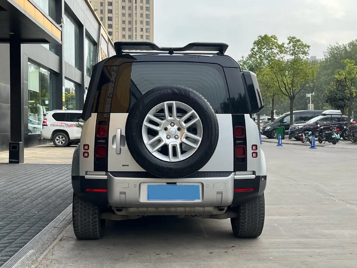 2022 Land Rover Defender 3.0T 400HP L6 8AT,autocango,china used car exporter,china ev exporter,chinese used car exporter,chinese used ev exporter