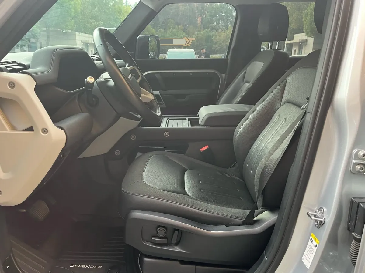 2022 Land Rover Defender 3.0T 400HP L6 8AT,autocango,china used car exporter,china ev exporter,chinese used car exporter,chinese used ev exporter