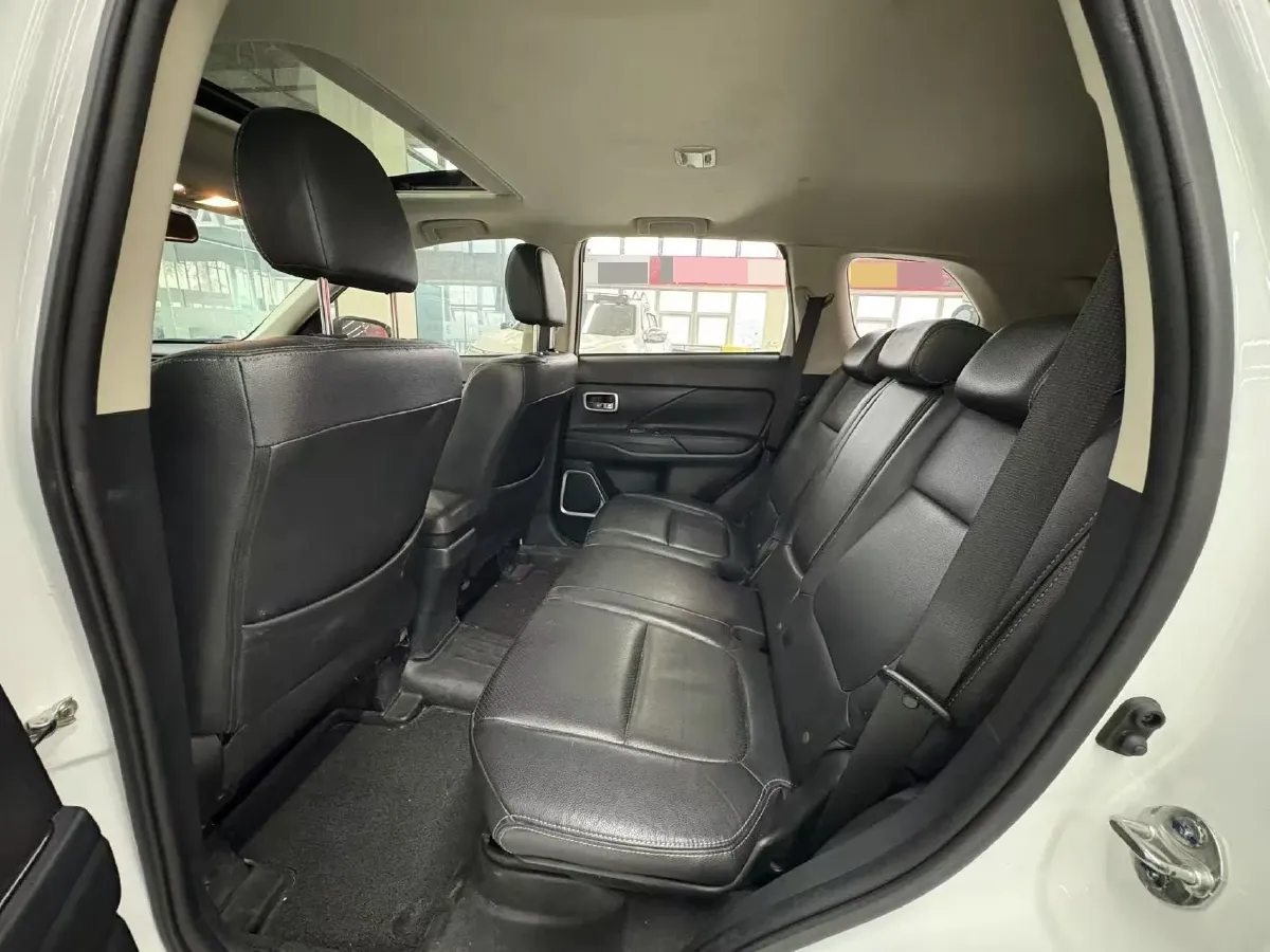 2018 Mitsubishi Outlander 2.4L 192HP L4 CVT,autocango,china used car exporter,china ev exporter,chinese used car exporter,chinese used ev exporter