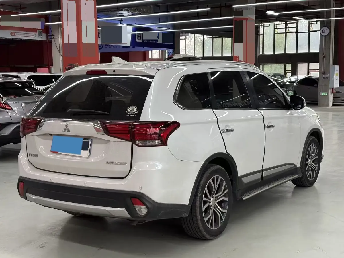 2018 Mitsubishi Outlander 2.4L 192HP L4 CVT,autocango,china used car exporter,china ev exporter,chinese used car exporter,chinese used ev exporter