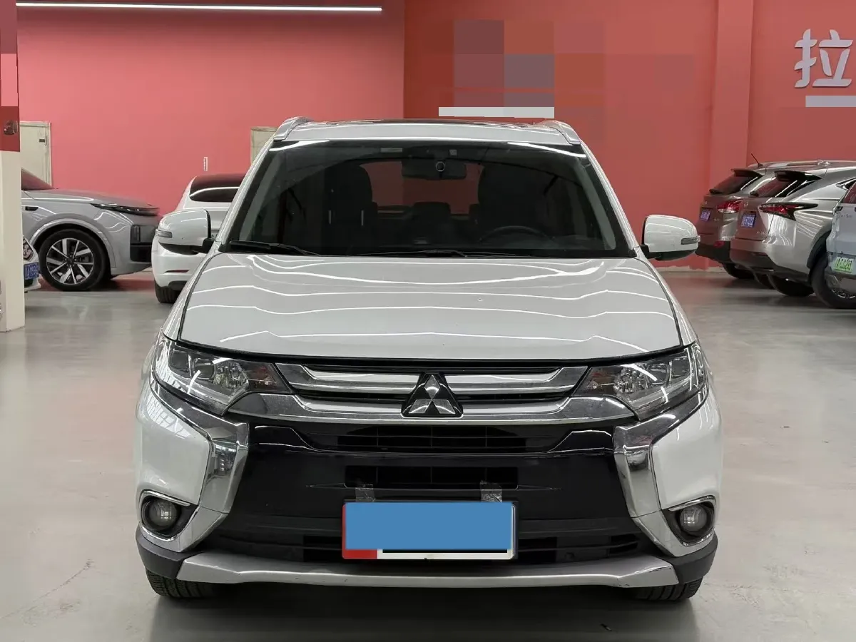 2018 Mitsubishi Outlander 2.4L 192HP L4 CVT,autocango,china used car exporter,china ev exporter,chinese used car exporter,chinese used ev exporter