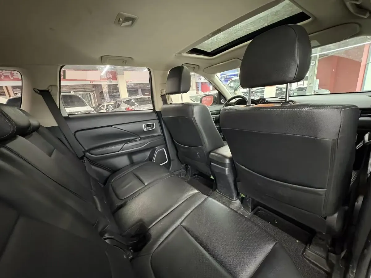2018 Mitsubishi Outlander 2.4L 192HP L4 CVT,autocango,china used car exporter,china ev exporter,chinese used car exporter,chinese used ev exporter