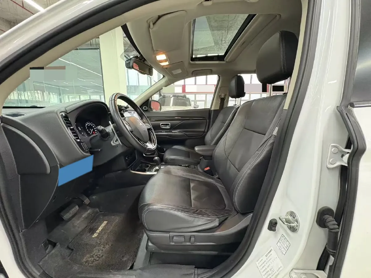 2018 Mitsubishi Outlander 2.4L 192HP L4 CVT,autocango,china used car exporter,china ev exporter,chinese used car exporter,chinese used ev exporter