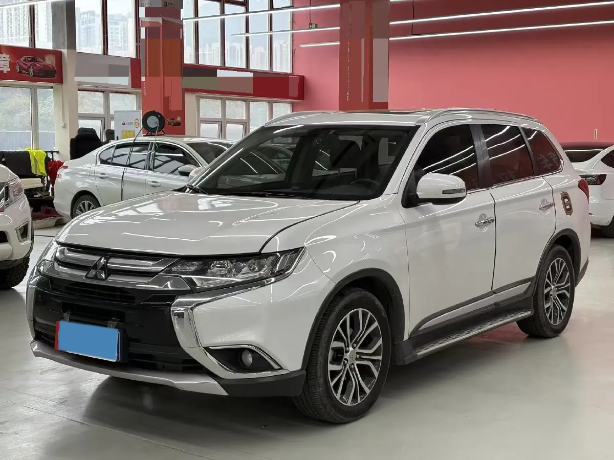2018 Mitsubishi Outlander 2.4L 192HP L4 CVT,autocango,china used car exporter,china ev exporter,chinese used car exporter,chinese used ev exporter
