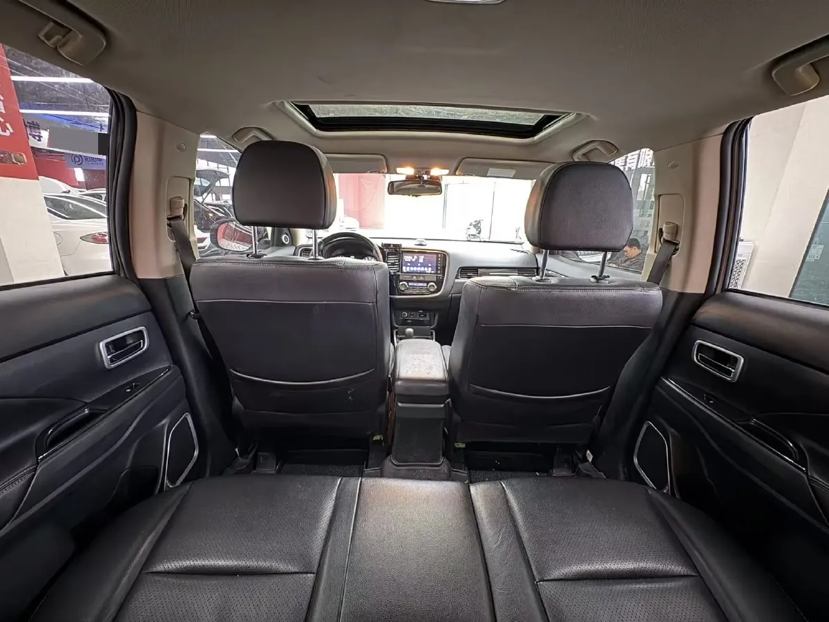 2018 Mitsubishi Outlander 2.4L 192HP L4 CVT,autocango,china used car exporter,china ev exporter,chinese used car exporter,chinese used ev exporter