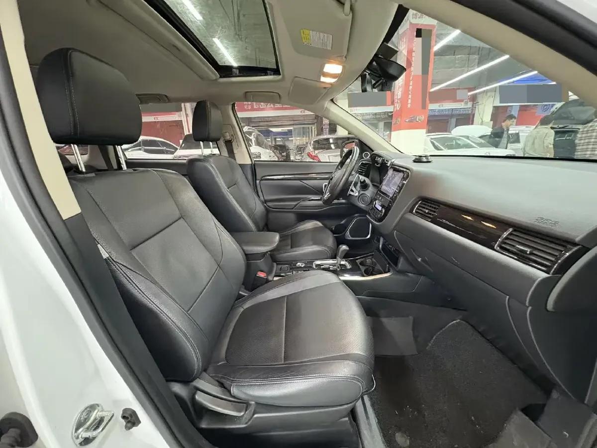 2018 Mitsubishi Outlander 2.4L 192HP L4 CVT,autocango,china used car exporter,china ev exporter,chinese used car exporter,chinese used ev exporter