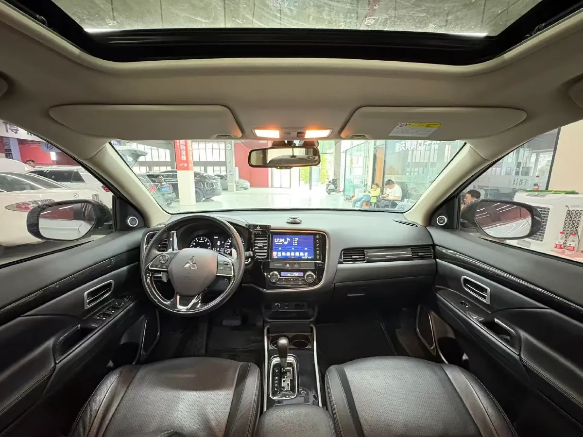 2018 Mitsubishi Outlander 2.4L 192HP L4 CVT,autocango,china used car exporter,china ev exporter,chinese used car exporter,chinese used ev exporter