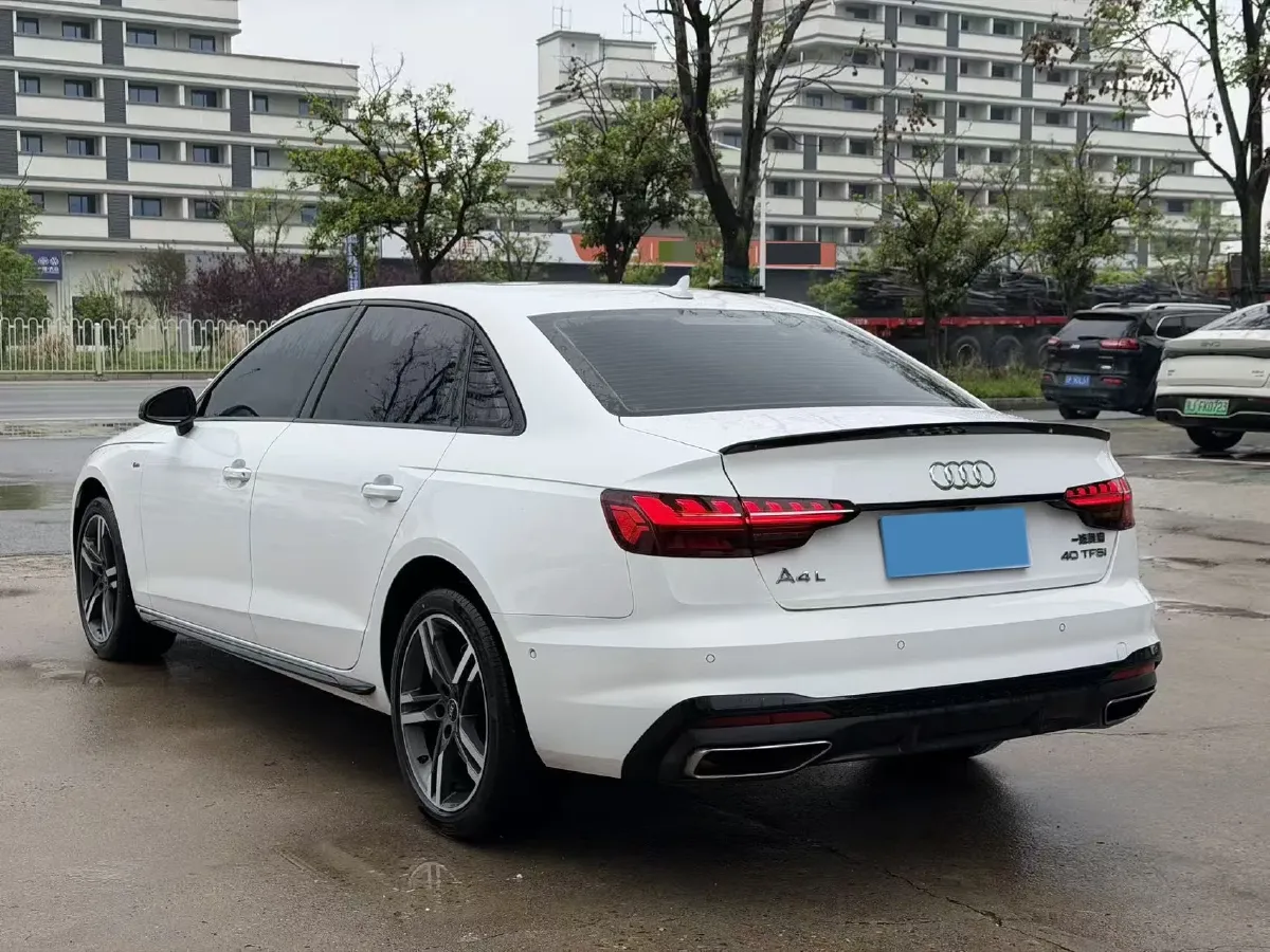 2022 Audi A4L 2.0T 190HP L4 7DCT,autocango,china used car exporter,china ev exporter,chinese used car exporter,chinese used ev exporter