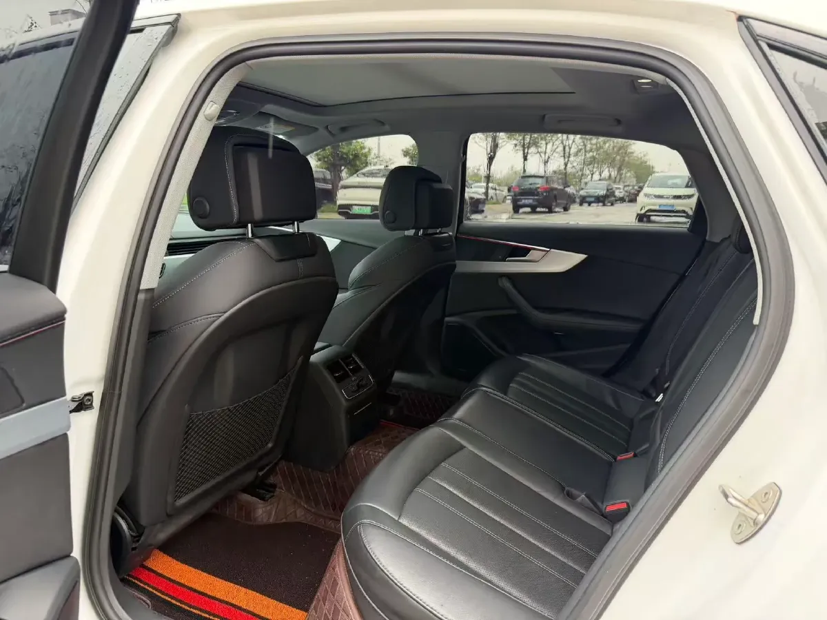 2022 Audi A4L 2.0T 190HP L4 7DCT,autocango,china used car exporter,china ev exporter,chinese used car exporter,chinese used ev exporter